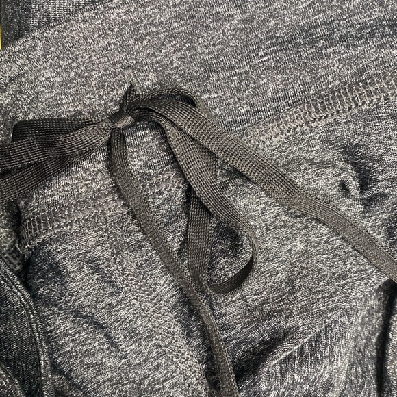 Forever 21 XXI Women’s workout charcoal grey capri pants - size small - Picture 5 of 5